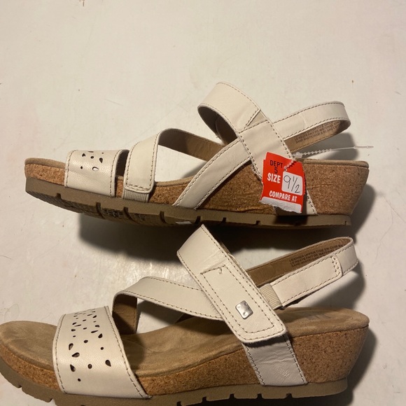 Earth origins cream cutout 1” wedge  sandals  various sizes all  NWT - Picture 4 of 6